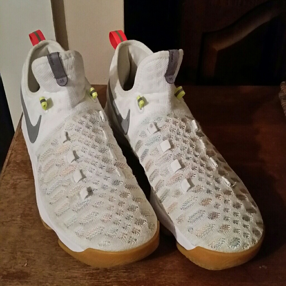 Mens KD 9s basketball shoes  size 9